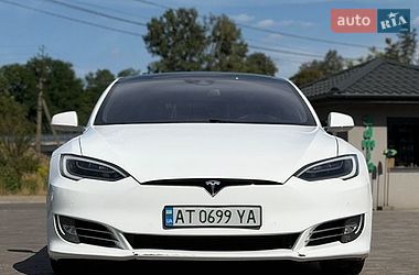 Ліфтбек Tesla Model S 2016 в Львові