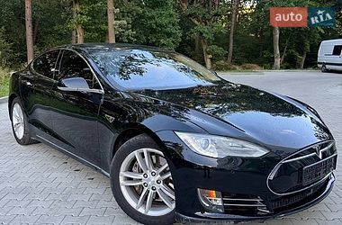 Лифтбек Tesla Model S 2014 в Новояворовске