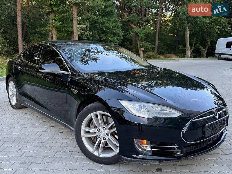 Лифтбек Tesla Model S 2014 в Новояворовске
