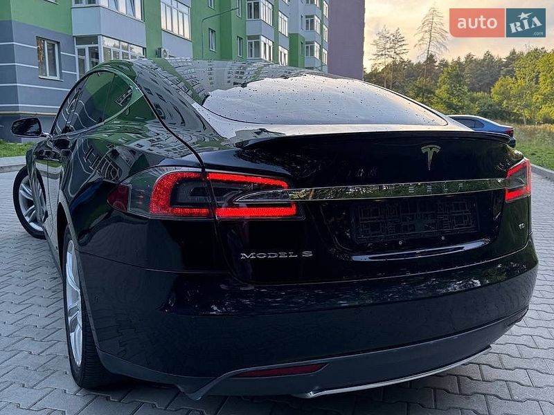 Лифтбек Tesla Model S 2014 в Новояворовске