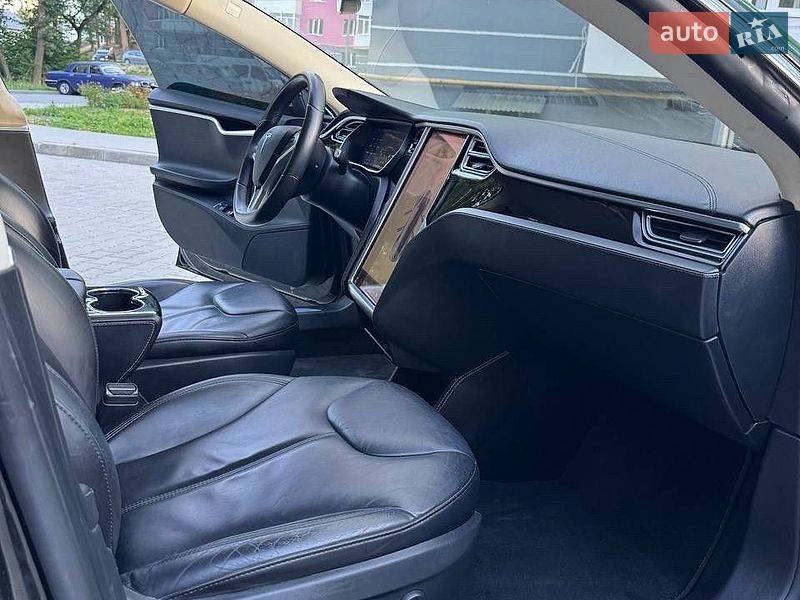 Лифтбек Tesla Model S 2014 в Новояворовске