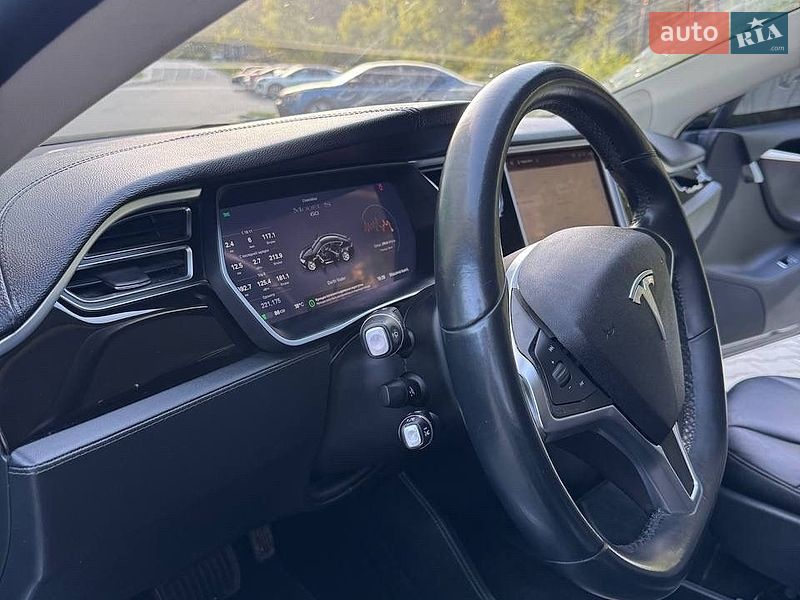 Лифтбек Tesla Model S 2014 в Новояворовске