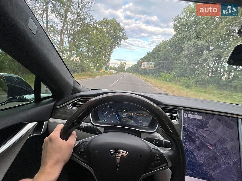 Лифтбек Tesla Model S 2014 в Киеве