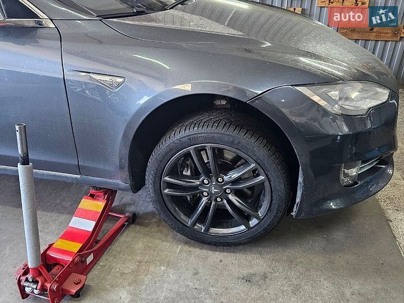 Ліфтбек Tesla Model S 2014 в Києві фото 6 Ліфтбек Tesla Model S 2014 в Києві