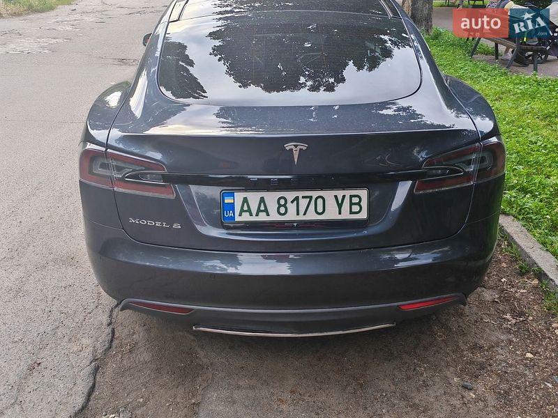 Лифтбек Tesla Model S 2014 в Киеве