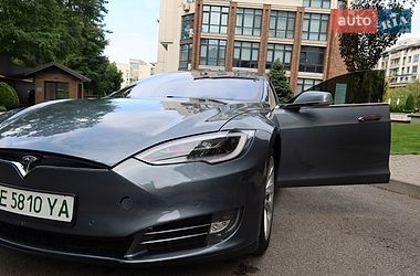 Ліфтбек Tesla Model S 2014 в Дніпрі