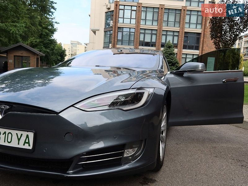 Ліфтбек Tesla Model S 2014 в Дніпрі