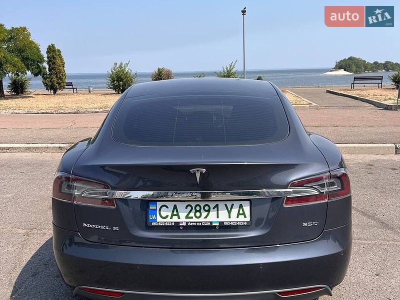 Ліфтбек Tesla Model S 2015 в Черкасах