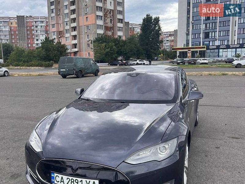 Ліфтбек Tesla Model S 2015 в Черкасах