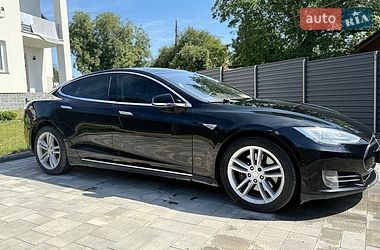 Лифтбек Tesla Model S 2016 в Черновцах