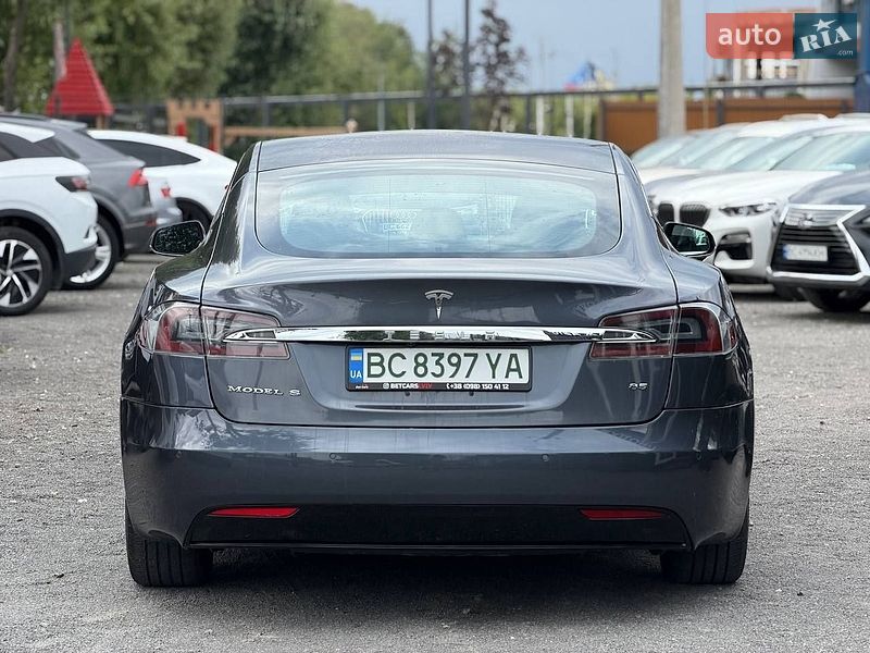 Лифтбек Tesla Model S 2018 в Львове