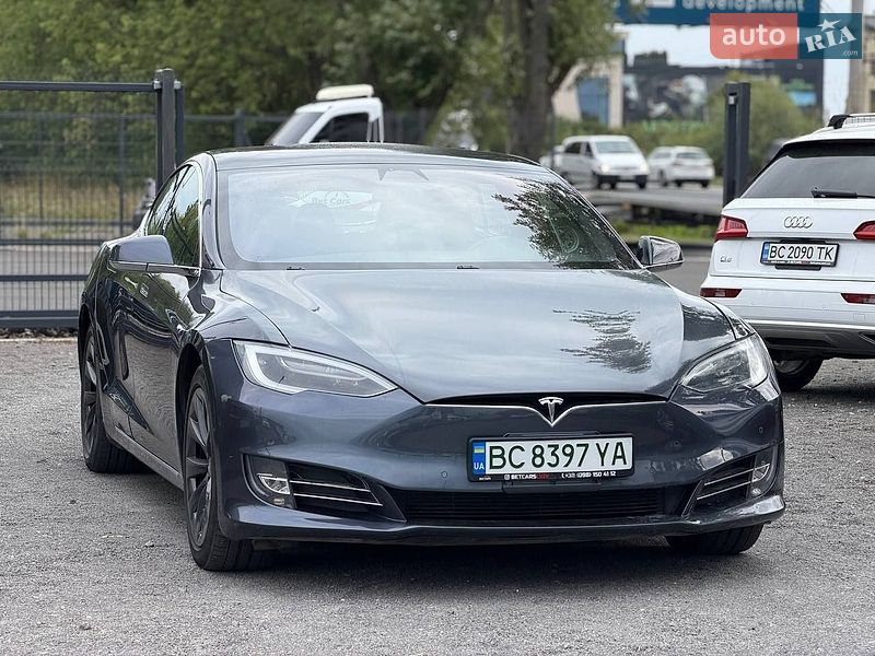 Лифтбек Tesla Model S 2018 в Львове
