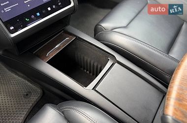 Лифтбек Tesla Model S 2018 в Львове