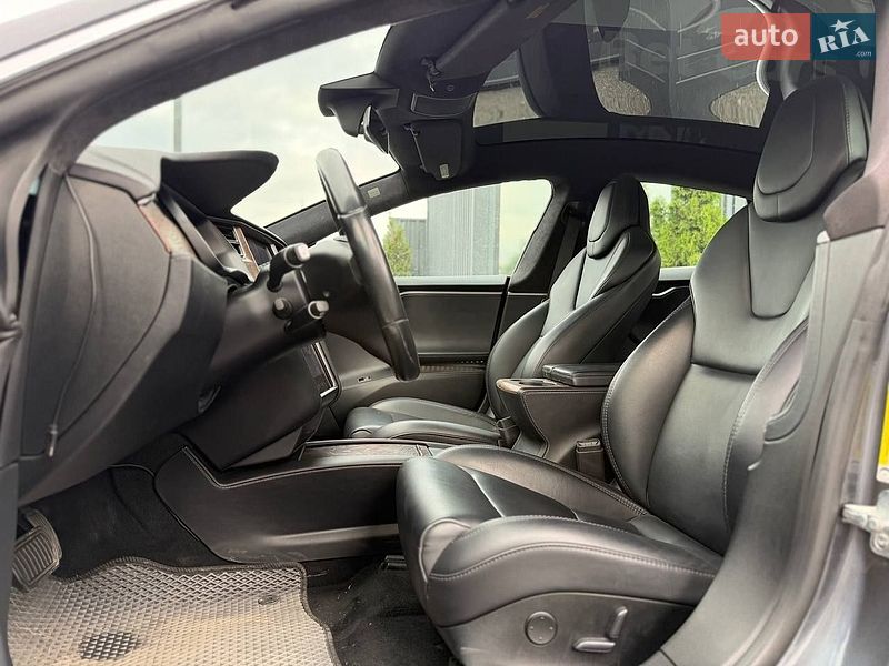 Лифтбек Tesla Model S 2018 в Львове