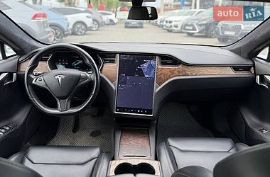 Лифтбек Tesla Model S 2018 в Львове