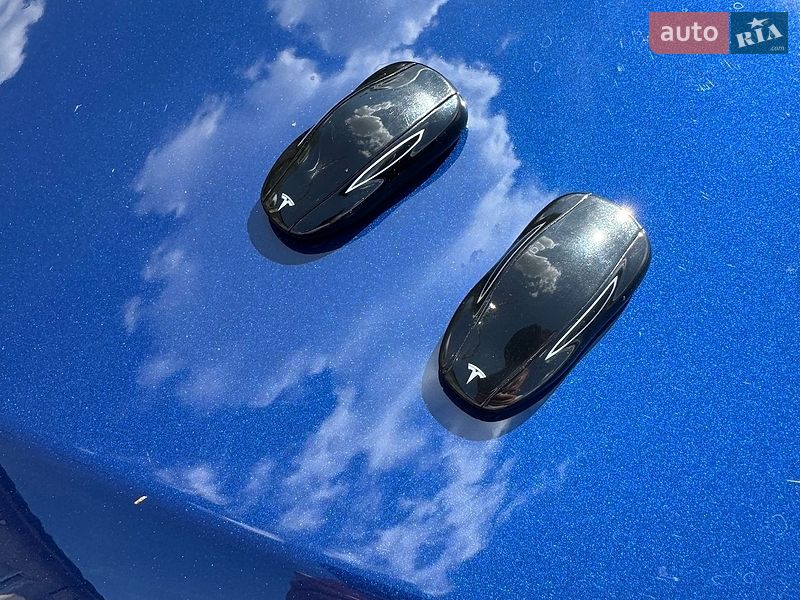 Лифтбек Tesla Model S 2020 в Радехове