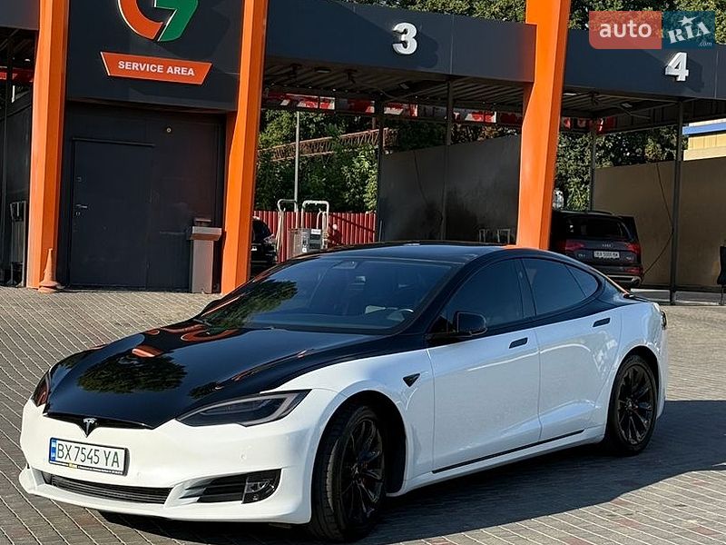 Ліфтбек Tesla Model S 2017 в Хмельницькому