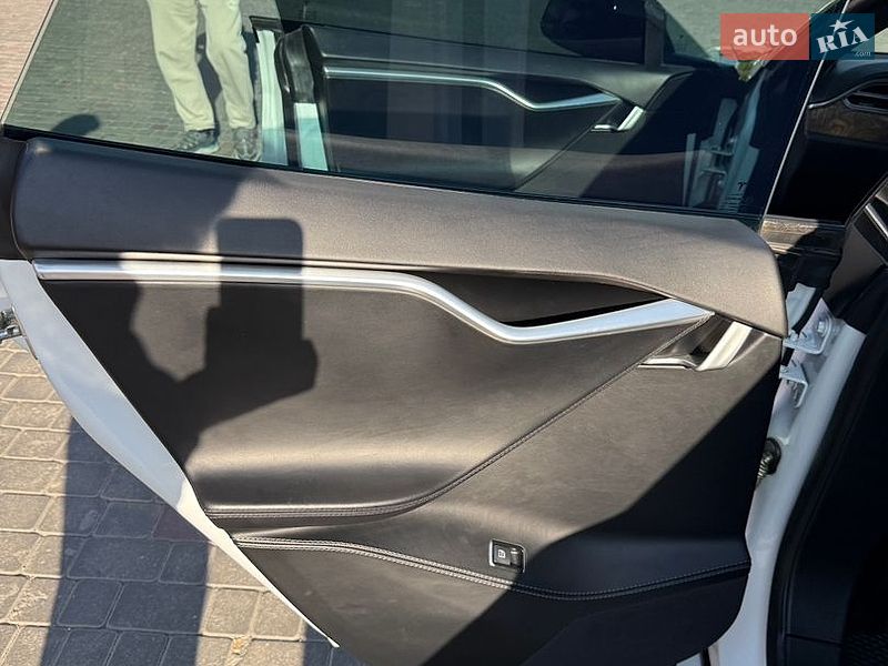 Ліфтбек Tesla Model S 2017 в Хмельницькому