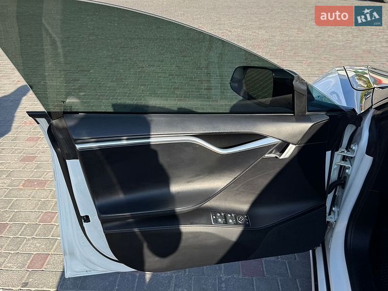 Ліфтбек Tesla Model S 2017 в Хмельницькому