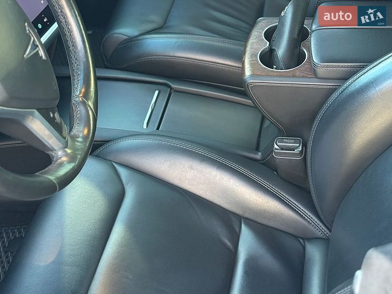 Ліфтбек Tesla Model S 2017 в Хмельницькому