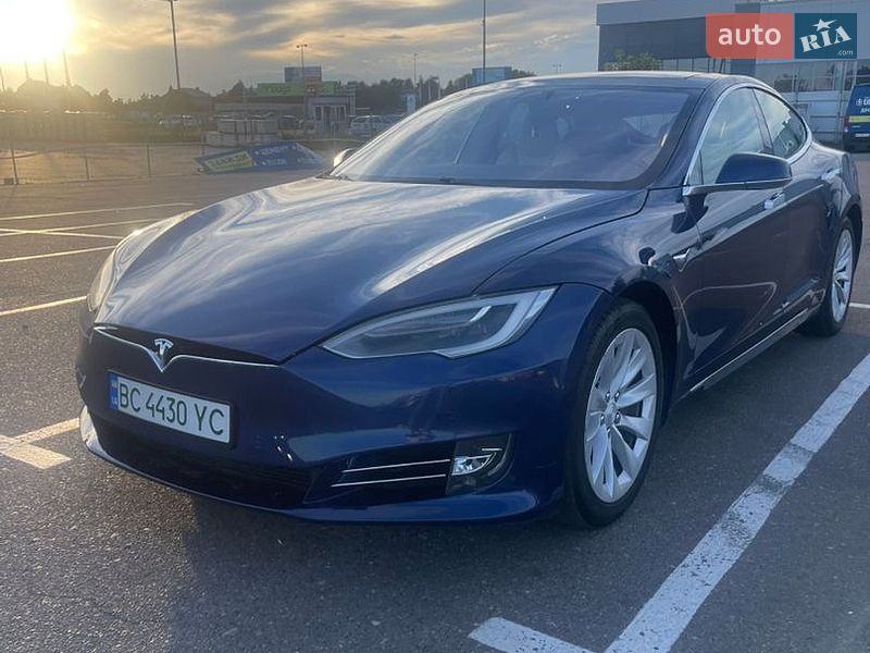 Лифтбек Tesla Model S 2018 в Львове