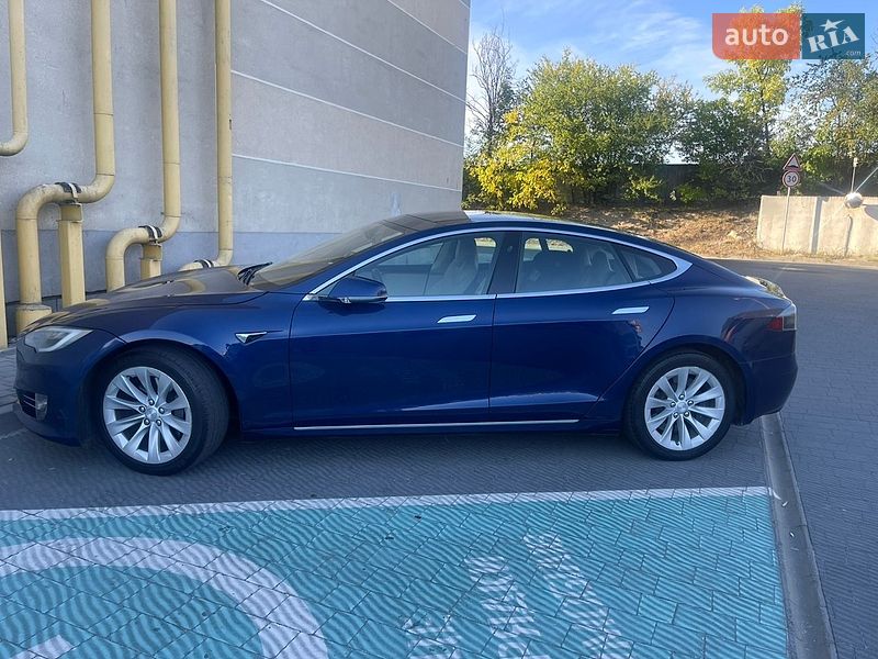 Лифтбек Tesla Model S 2018 в Львове