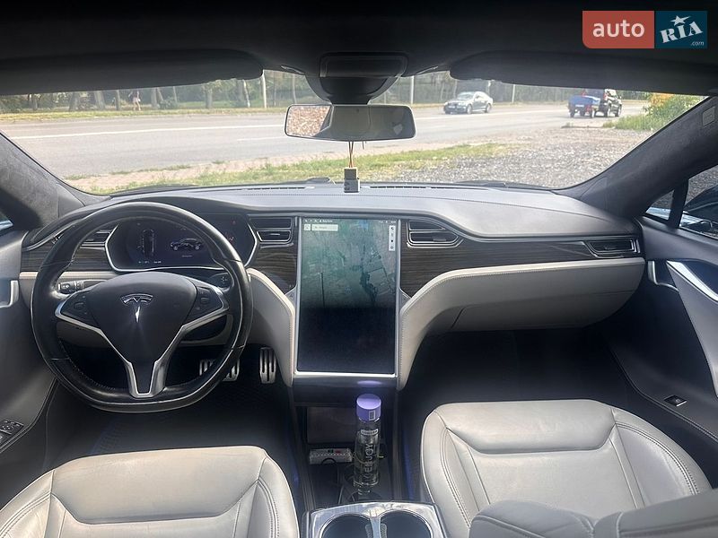 Ліфтбек Tesla Model S 2015 в Києві