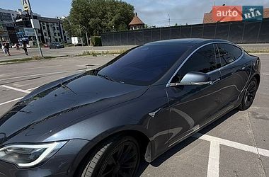 Ліфтбек Tesla Model S 2017 в Києві