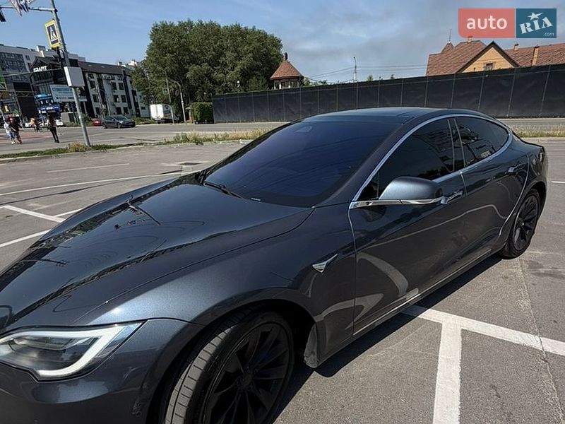 Ліфтбек Tesla Model S 2017 в Києві