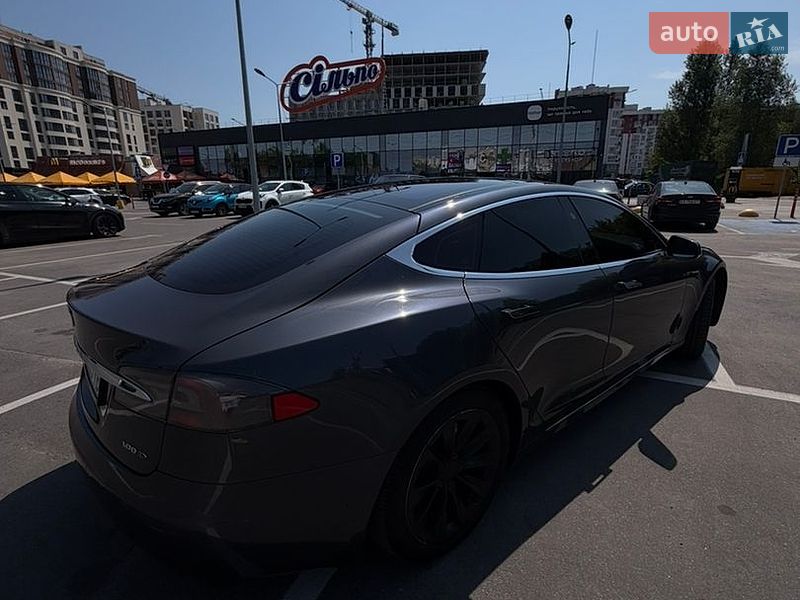 Ліфтбек Tesla Model S 2017 в Києві