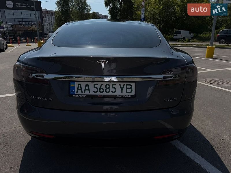 Ліфтбек Tesla Model S 2017 в Києві