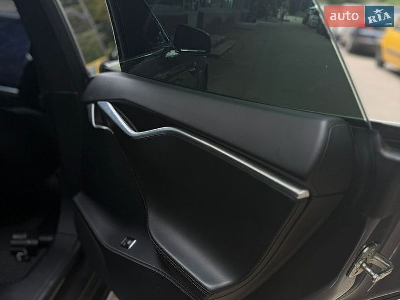 Ліфтбек Tesla Model S 2017 в Києві
