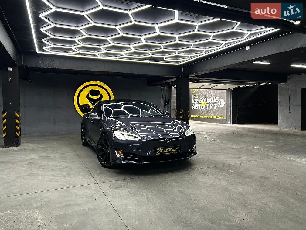 2020 Tesla Model S - фото 1