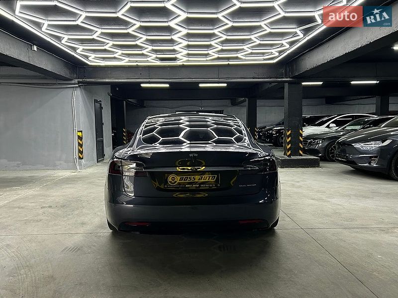 Ліфтбек Tesla Model S 2020 в Чернівцях
