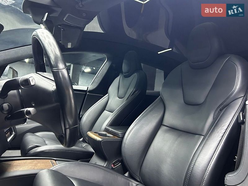 Ліфтбек Tesla Model S 2020 в Чернівцях