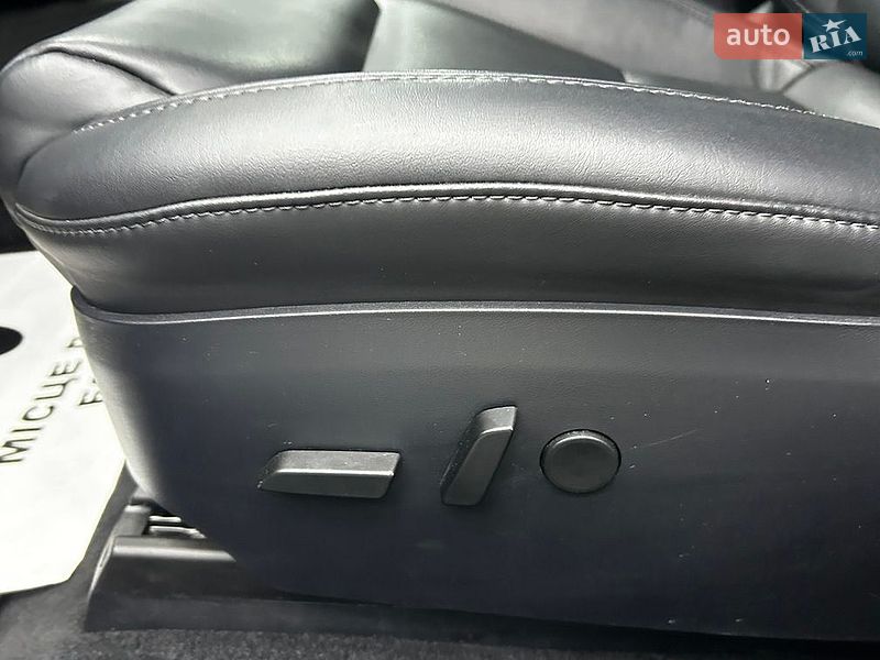 Ліфтбек Tesla Model S 2020 в Чернівцях