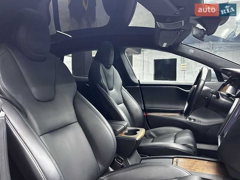 Ліфтбек Tesla Model S 2020 в Чернівцях