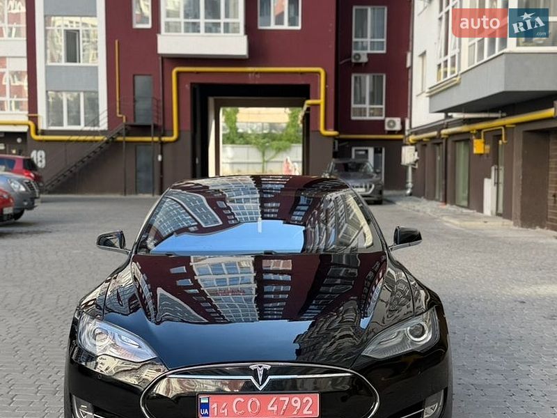 Tesla Model S 2015