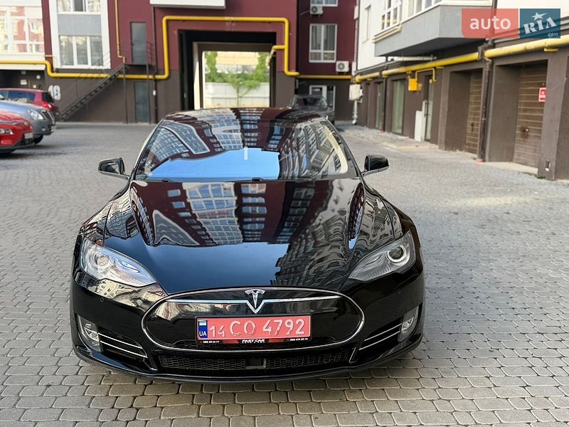 Лифтбек Tesla Model S 2015 в Ивано-Франковске