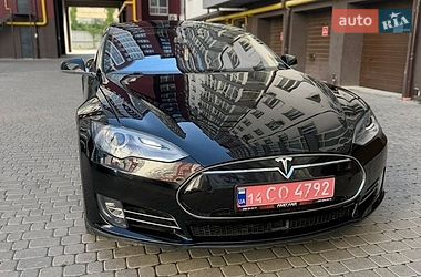 Лифтбек Tesla Model S 2015 в Ивано-Франковске