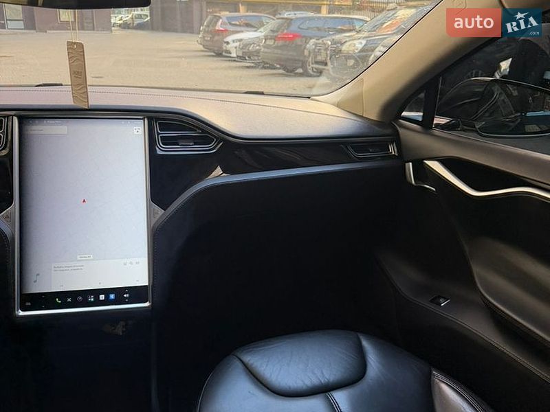 Лифтбек Tesla Model S 2015 в Ивано-Франковске