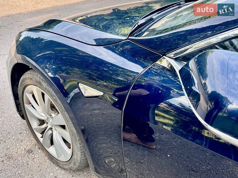 Ліфтбек Tesla Model S 2014 в Полтаві