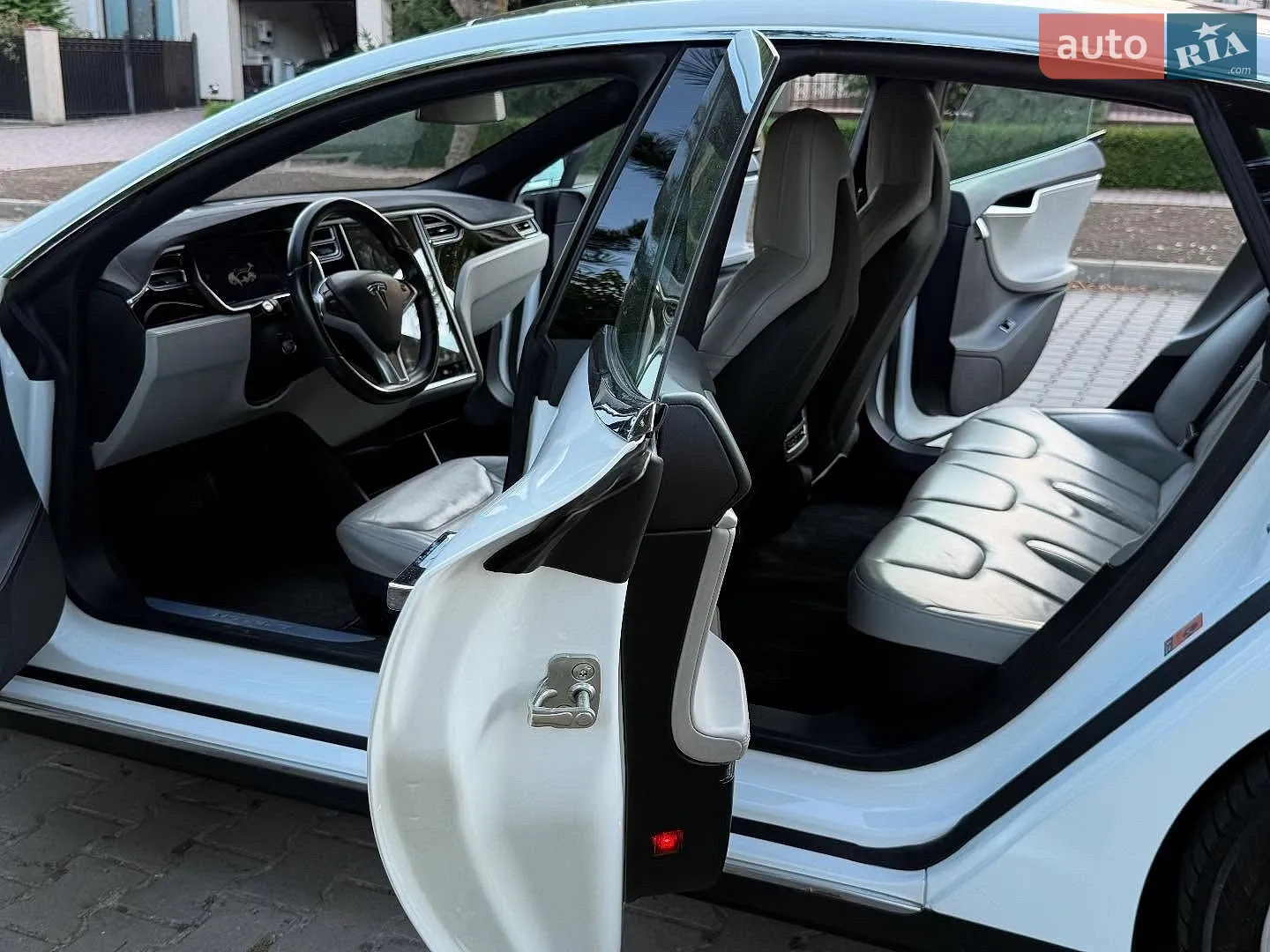 2015 Tesla Model S - мініатюра 8