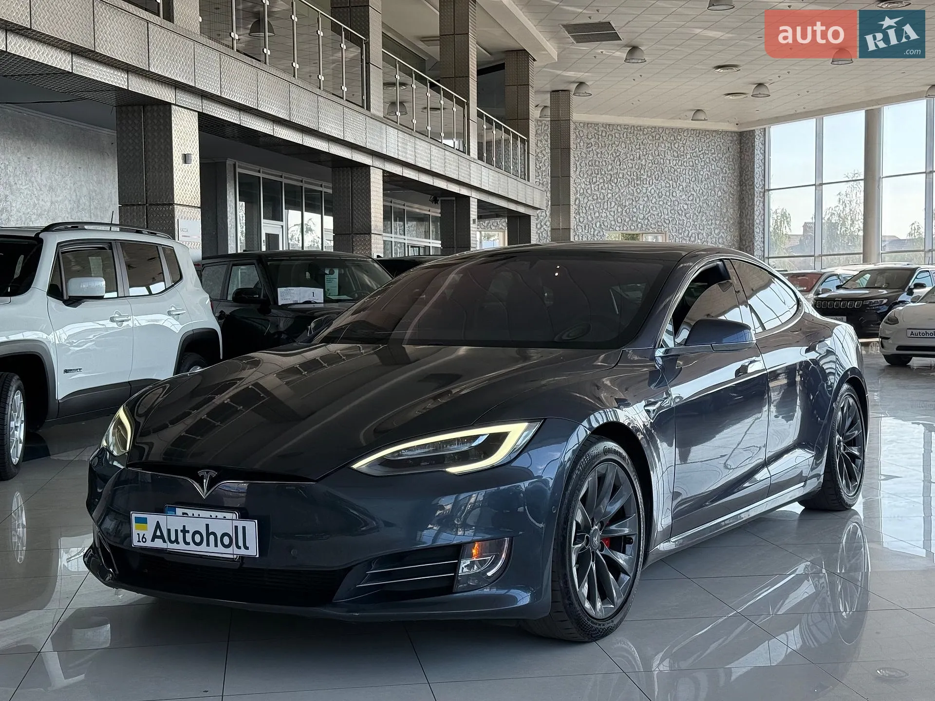 2019 Tesla Model S - фото 1