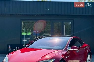 Ліфтбек Tesla Model S 2017 в Чернівцях