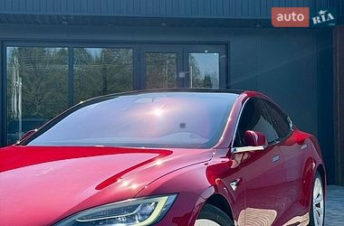 Ліфтбек Tesla Model S 2017 в Чернівцях
