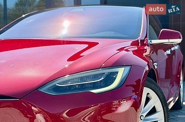 Ліфтбек Tesla Model S 2017 в Чернівцях