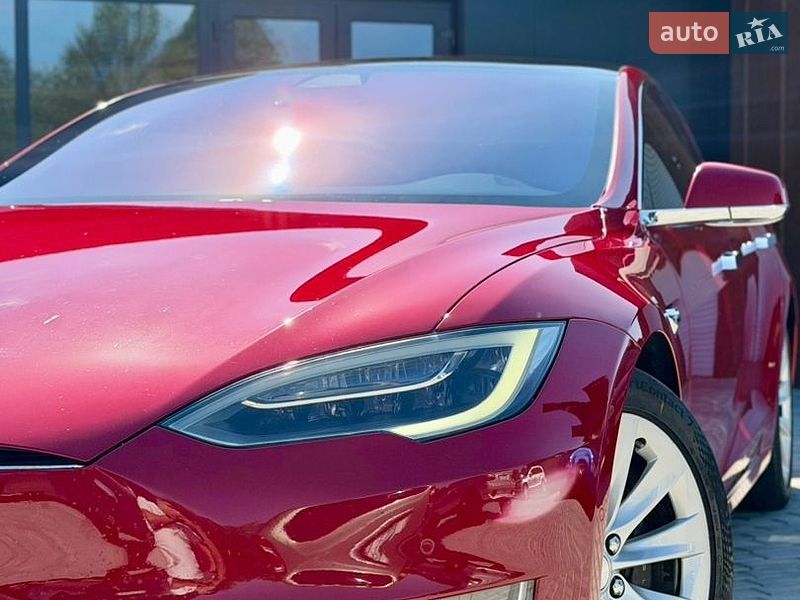 Ліфтбек Tesla Model S 2017 в Чернівцях