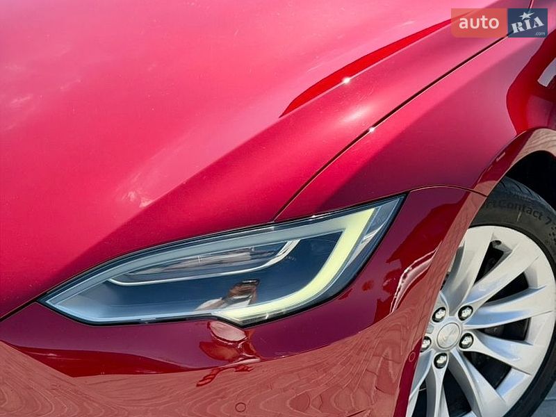 Ліфтбек Tesla Model S 2017 в Чернівцях