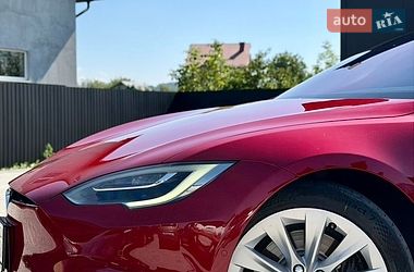 Ліфтбек Tesla Model S 2017 в Чернівцях
